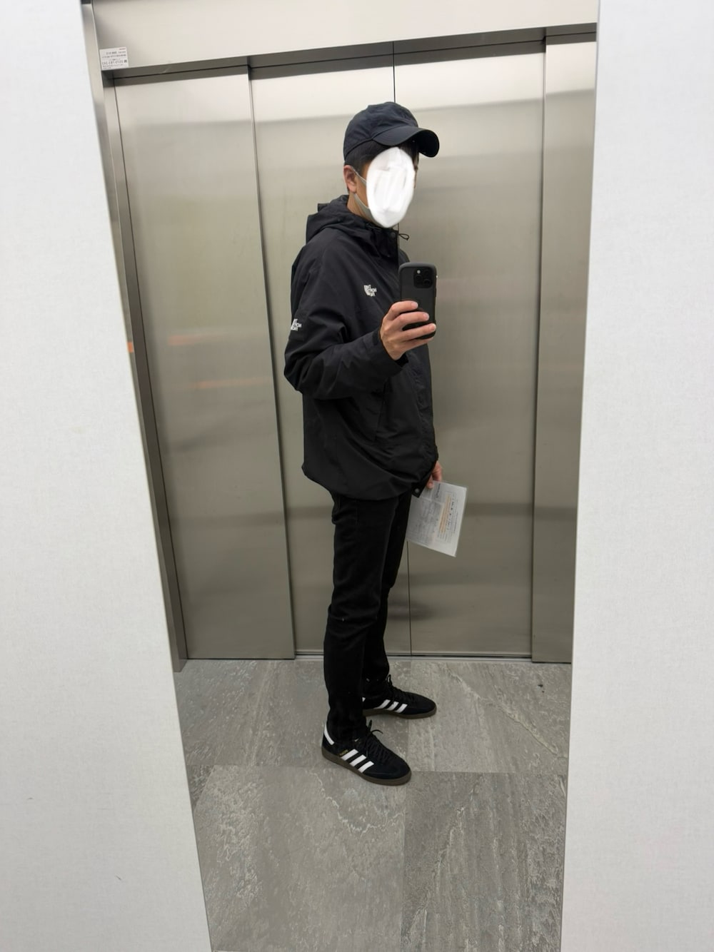 「nike acg、キャップ、ノースフェイス、GAP、アディダス、サンバ、スニーカー、ストリート、スポーツミックス、シンプルスタイル、プチプラ、ootd、adidas、samba、真冬のあったかスタイル」｜「adidasのアイテム（スニーカー、ブラック系）」を使った、マサさん（メンズ・185cm）の冬コーディネートの1枚目の写真