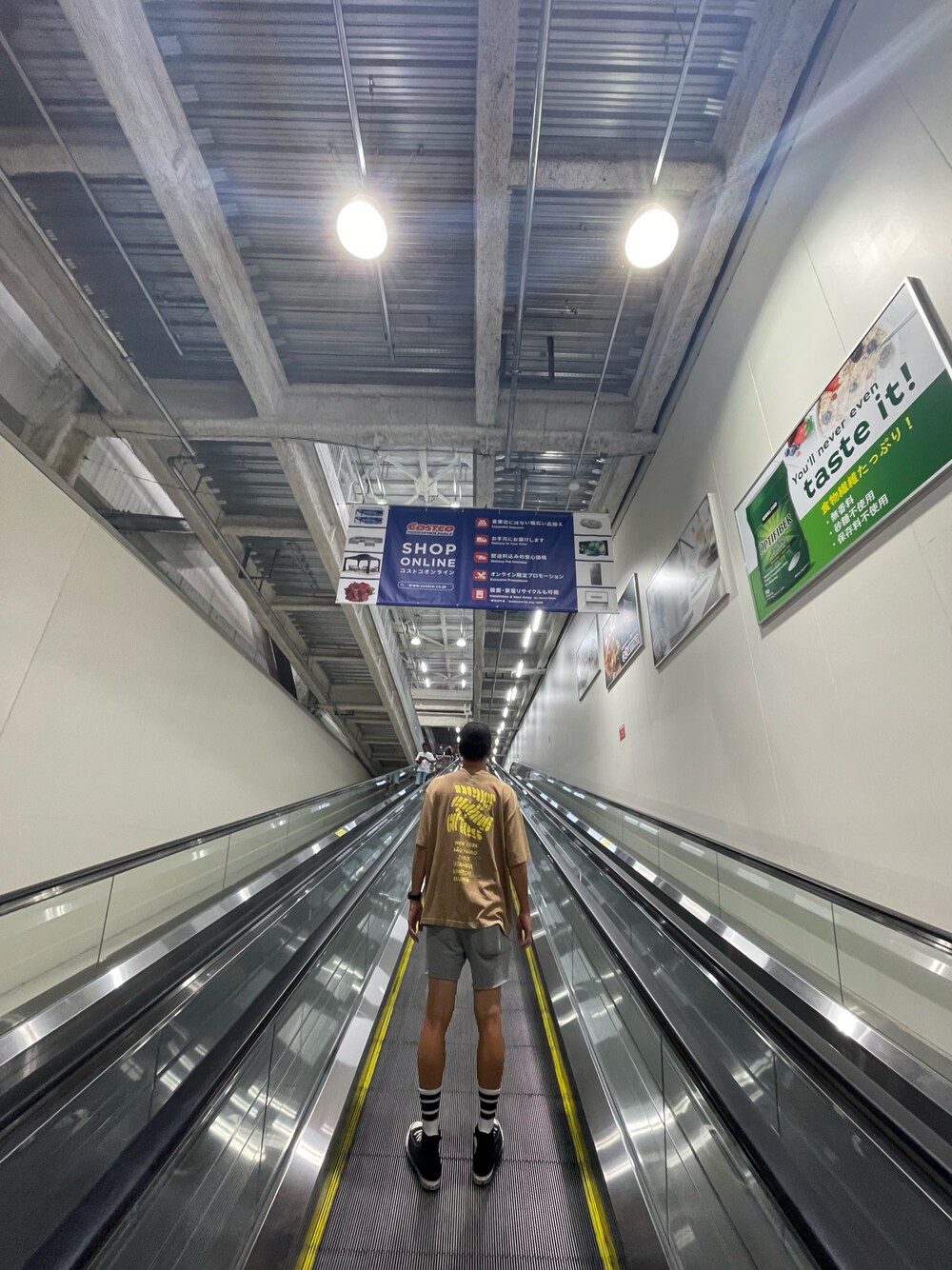 「コンバース、オールスター、オールスターハイカット、H&M、お出かけコーデ、古着MIX、秋服準備はじめました、休日コーデ、着回しコーデ、いいね、save、フォローお願いします🤑、スポーツミックス、モノトーン、ハット」｜「CONVERSE ALL STARのアイテム（スニーカー、ブラック系）」を使った、マサさん（メンズ・185cm）の夏コーディネートの1枚目の写真