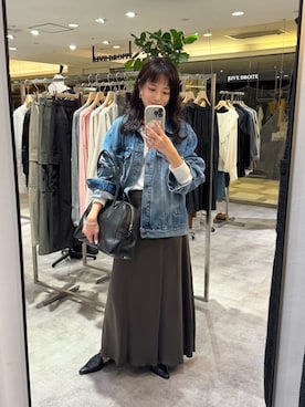「アイテム（デニムジャケット）」を使った、chika_shiさん（レディース・157cm）の秋コーディネート
