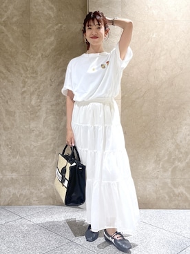 「VIS（ビス）のツヤシフォンティアードスカート（スカート、ホワイト系）」を使った、maayaさん（レディース・158cm）の夏コーディネート