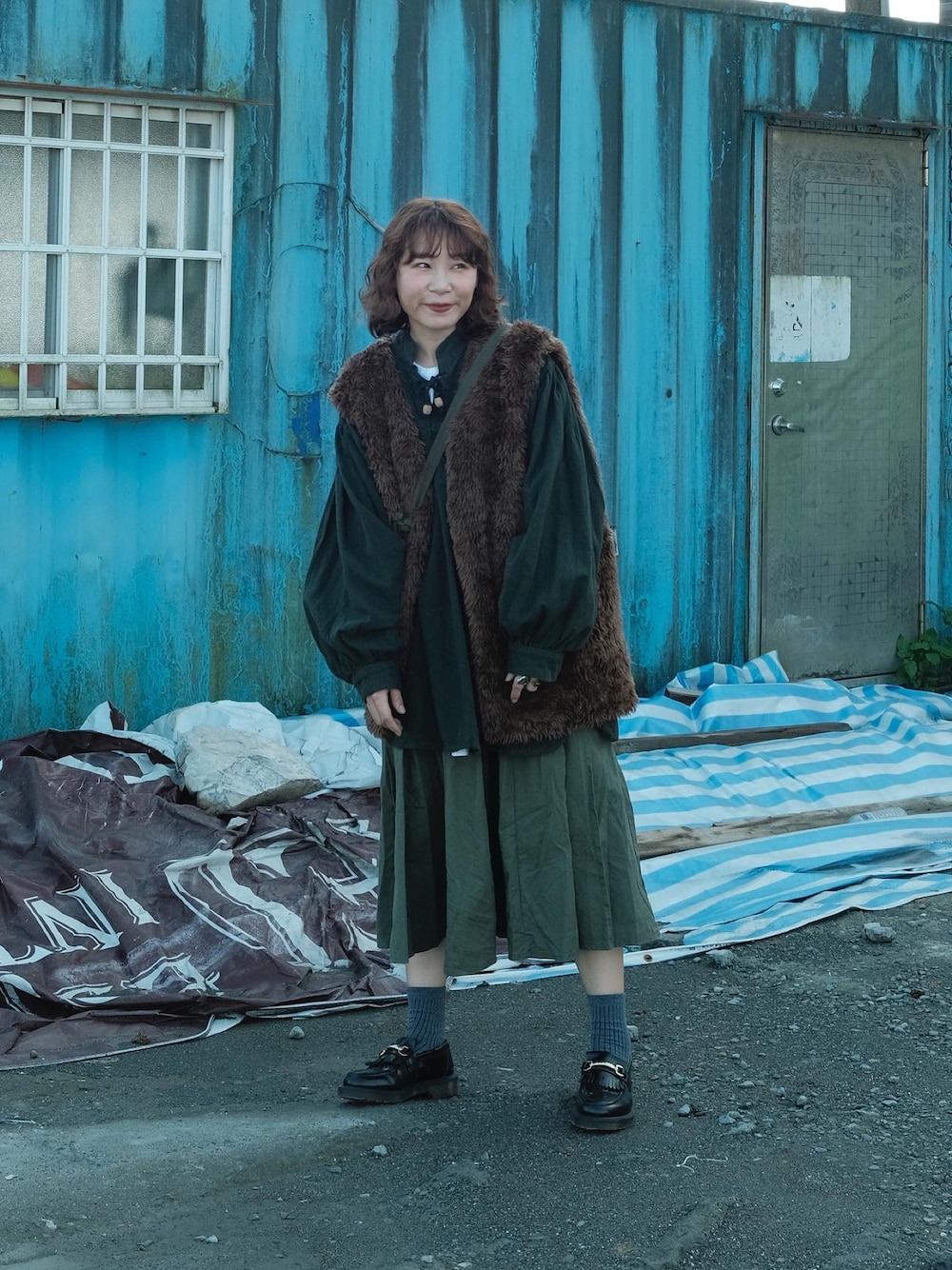 「今日のコーデ、ootd、冬アウター」｜「Dr. Martensのアイテム（その他シューズ、グリーン系）」を使った、Yuさん（レディース・158cm）の冬コーディネートの1枚目の写真