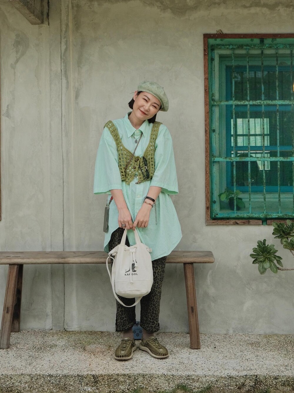 「ootd、夏、街頭穿搭、outfit、keen、穿搭」｜「KANGOLのアイテム（ドラムバッグ、ホワイト系）」を使った、Yuさん（レディース・158cm）の夏コーディネートの1枚目の写真