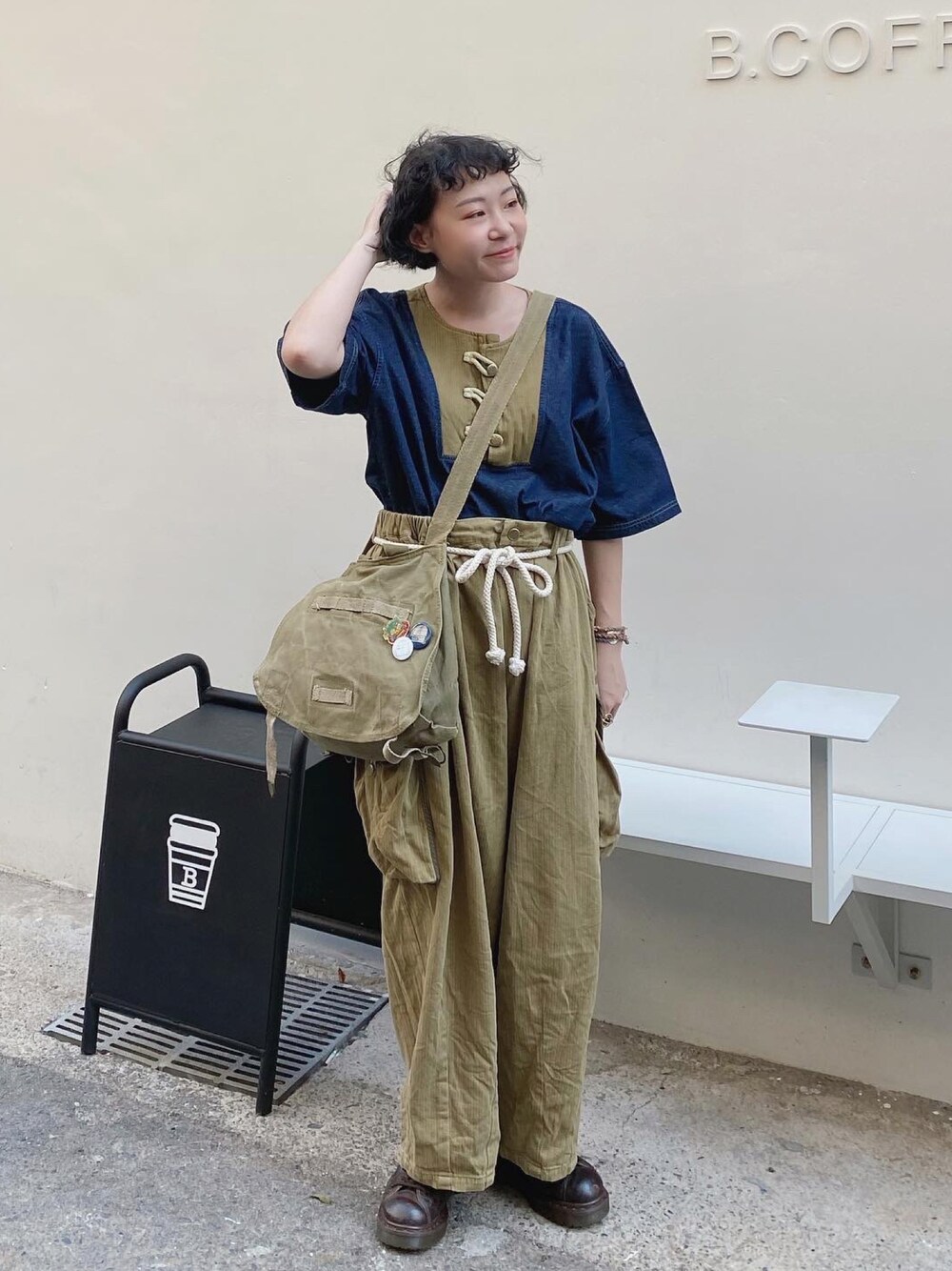 「ARMY ARMYのアイテム（バッグ、グリーン系）」を使った、Yuさん（レディース・158cm）の秋コーディネートの1枚目の写真