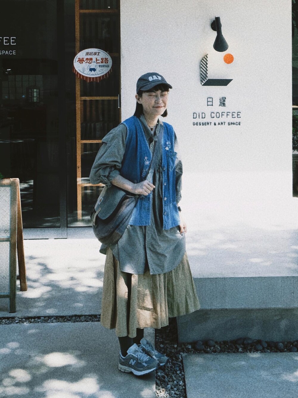 「アウトドア、アウトドアスタイル、ootd、夏、街頭穿搭、vintage、古着MIX、古着コーデ」｜「GAPのアイテム（キャップ、ブラウン系）」を使った、Yuさん（レディース・158cm）の夏コーディネートの1枚目の写真