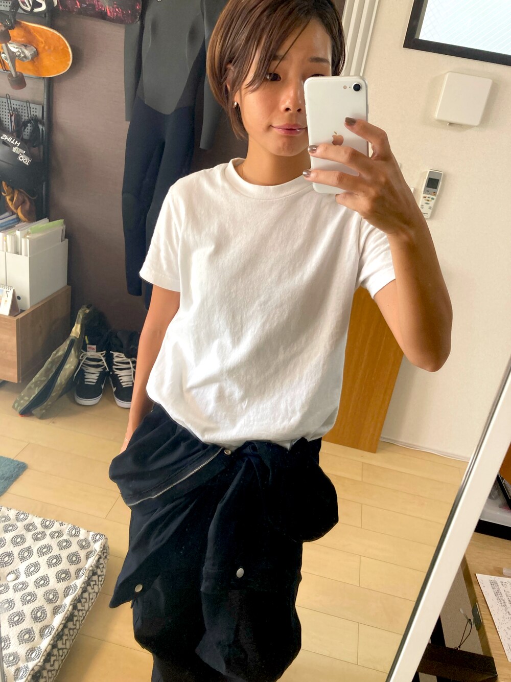 「秋服準備はじめました、シンプル、大人カジュアル、カジュアルコーデ、パンツスタイル、秋服、楽チンコーデ、おしゃれさんと繋がりたい、つなぎ、オーバーサイズ、オーバーオール」｜「UNIQLOのクルーネックT（半袖）（Tシャツ/カットソー、ホワイト系）」を使った、miyaさん（レディース・165cm）の秋コーディネートの1枚目の写真