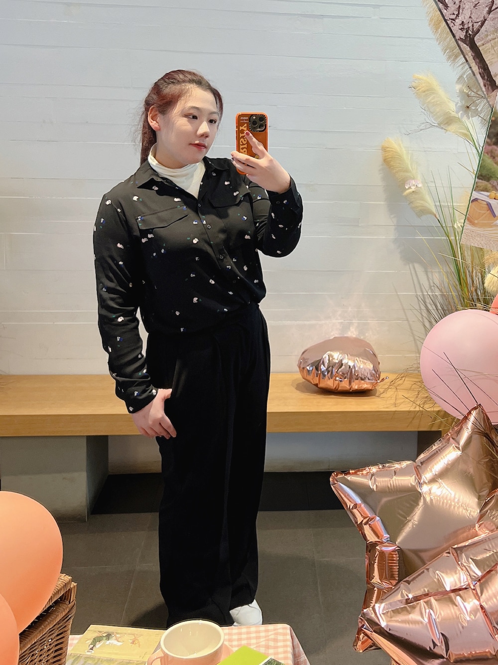 「UNIQLOのヒートテックエクストラウォームタートルネックT（長袖・極暖）（その他アンダーウェア/インナー、ホワイト系）」を使った、Christy Yuenさん（レディース・165cm）の春コーディネートの1枚目の写真