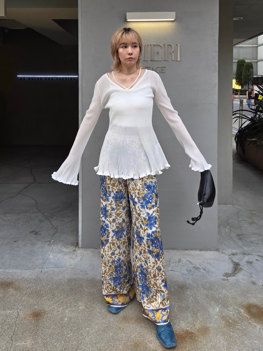 AMERI SHEER FRILL V NECK KNIT TOPホワイトF新品 SHEER FRILL V NECK KNIT TOP