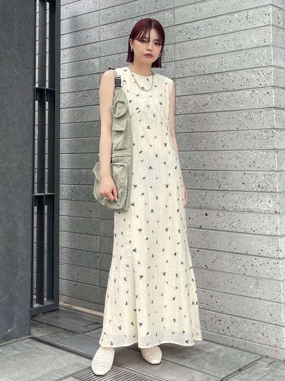 「AMERI、amerivintage、サンダル、夏コーデ、夏服、オトナカジュアル、休日スタイル、韓国ファッション、ラフコーデ、花柄ワンピース、ワンピース、夏ワンピース、今日のコーデ、ootd、大人可愛い」｜「AmeriのMEDI SMALL FLOWER NS DRESS（ワンピース、ホワイト系）」を使った、AMERI VINTAGEさん（レディース・160cm）の夏コーディネートの1枚目の写真