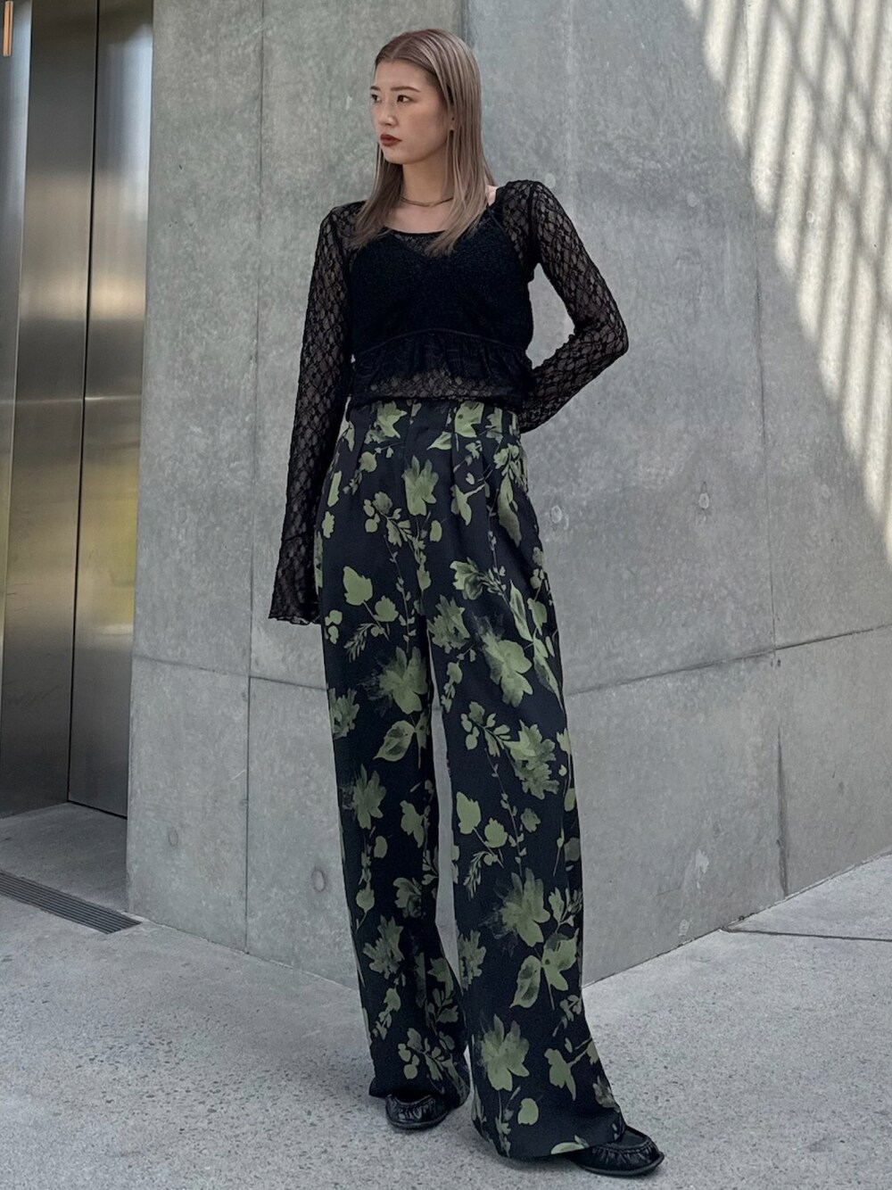 Ameri（アメリ）の「GRAINY FLOWER STRAIGHT PANTS（その他パンツ