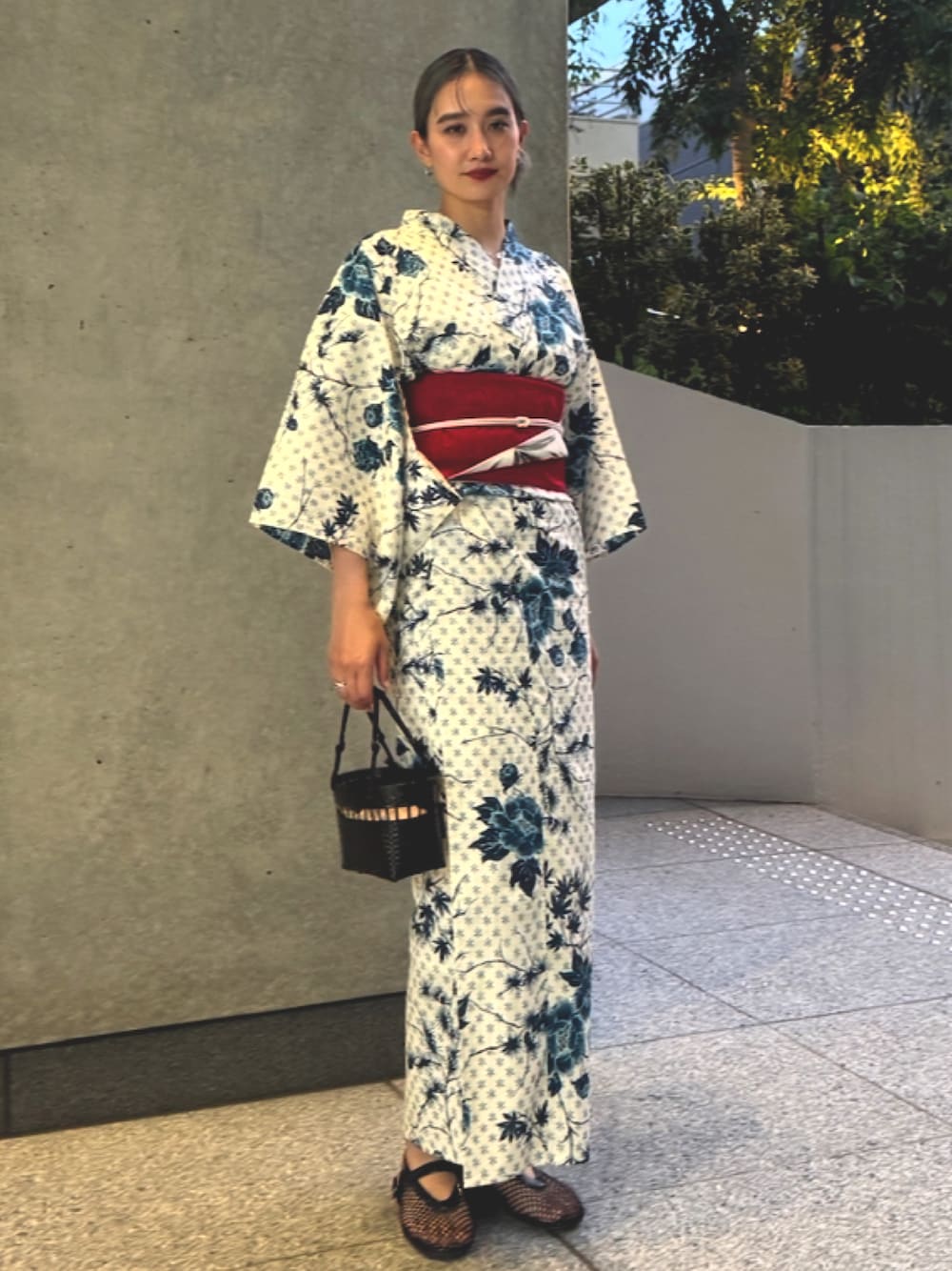 「AMERI、amerivintage、アメリ、浴衣、浴衣女子、浴衣コーデ、夏コーデ、夏、花火大会、イベントコーデ、イベント、納涼船、オトナ女子、大人コーデ、夏祭り」｜「AmeriのKEITAMARUYAMA × Ameri IVORY FLOWER YUKATA（浴衣、ホワイト系）」を使った、AMERI VINTAGEさん（レディース・160cm）の春コーディネートの1枚目の写真