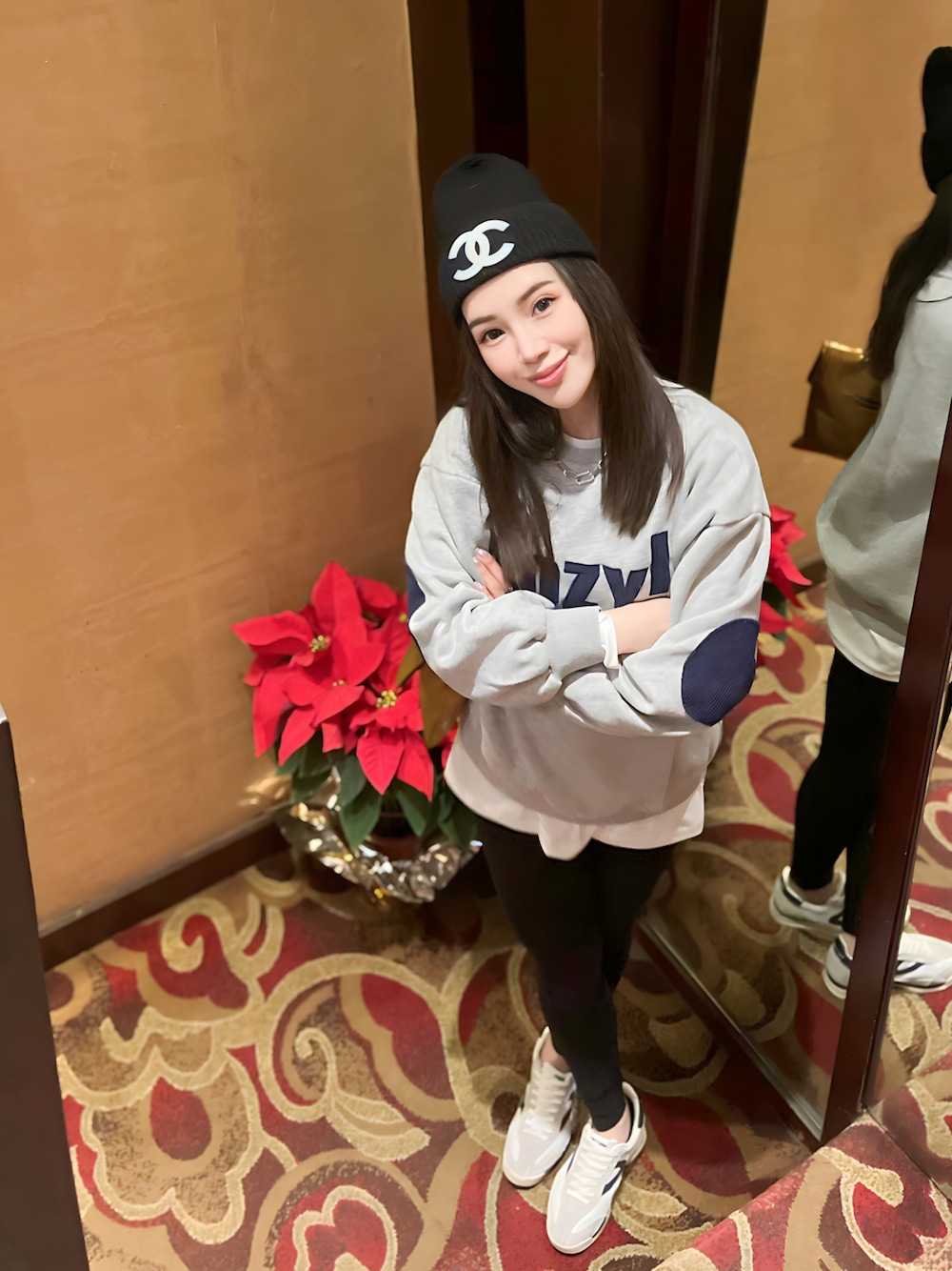 カメリア模様が可愛い【CHANEL】ニット帽 カジュアルコーデ ハイブランドシャネル ニットハット Chanel 混ウール やわらか