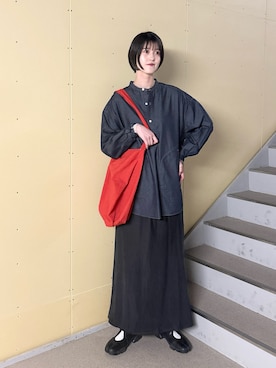 「かぐれ（カグレ）のデニムプルオーバーシャツ（シャツ/ブラウス、ブルー系）」を使った、murayamaさん（レディース・170cm）の春コーディネート
