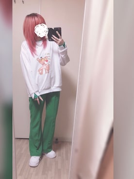 「ホワイトスニーカー」｜「アイテム（スウェット）」を使った、「 ねむる 」さん（レディース・156cm）の秋コーディネート