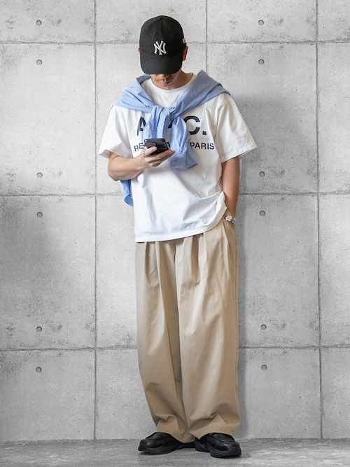 「FREAK'S STORE(フリークスストア)の限定展開 Easy Care Fabric ワイドシルエット ポリチノクロス タック イージーパンツ/吸水速乾/UVカット(チノパンツ)」を使った、しゅんたろーさん(メンズ・177cm)の夏コーディネート
