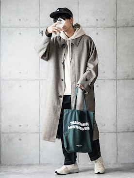 「EMMA CLOTHES（エマクローズ）のアイテム（ステンカラーコート）」を使った、しゅんたろーさん（メンズ・177cm）の秋コーディネート