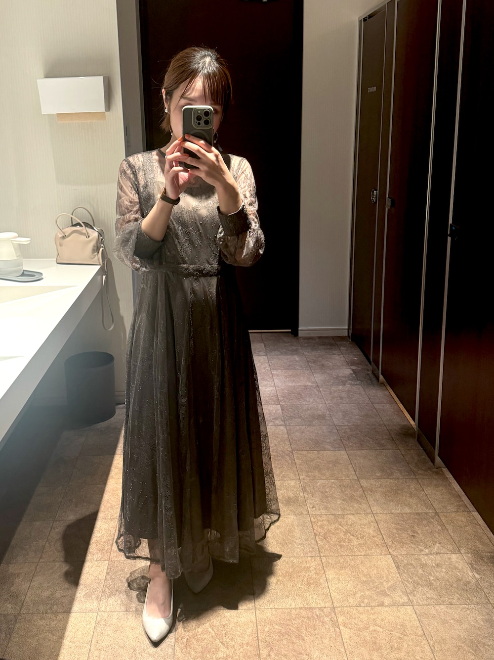 「およばれドレス、結婚式お呼ばれ、ドレスコーデ、パーティースタイル、二次会ドレス」｜「Dorry Dollの2wayマルチレースワンピース（ドレス、グレー系）」を使った、miiさん（レディース・150cm）の秋コーディネートの1枚目の写真