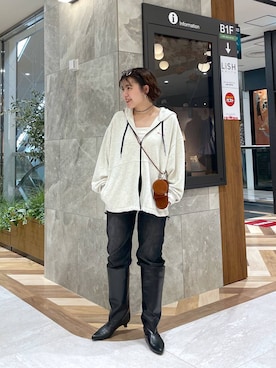 「アイテム（スマホグッズ、ブラウン系）」を使った、yukiさん（レディース・155cm）の秋コーディネート