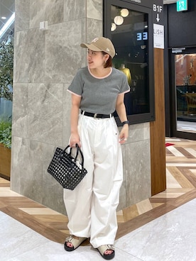 「JEANASIS（ジーナシス）のメルカドミニBAG/654097（ハンドバッグ、ブラック系）」を使った、yukiさん（レディース・155cm）の春コーディネート