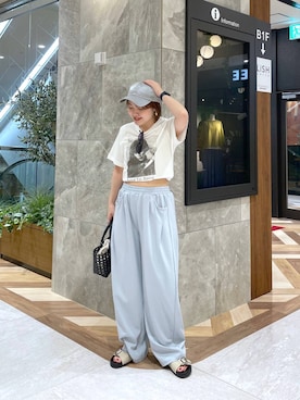 「JEANASIS（ジーナシス）のメルカドミニBAG/654097（ハンドバッグ、ブラック系）」を使った、yukiさん（レディース・155cm）の春コーディネート
