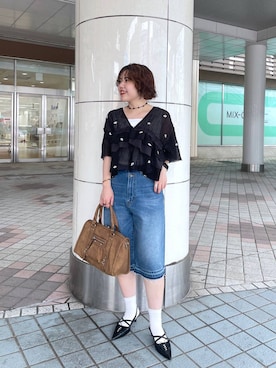 「JEANASIS（ジーナシス）のシャーリングVブラウスSS/1049607（シャツ/ブラウス、ブラック系）」を使った、yukiさん（レディース・155cm）の夏コーディネート