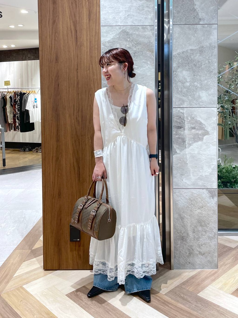 eL】Gather Lace V One-piece/582474を使った人気ファッション