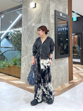 「アイテム（バッグ、ブルー系）」を使った、yukiさん（レディース・155cm）の秋コーディネート