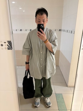 「FreshService（フレッシュサービス）のアイテム（シャツ/ブラウス、グレー系）」を使った、Daiさん（メンズ・168cm）の春コーディネート