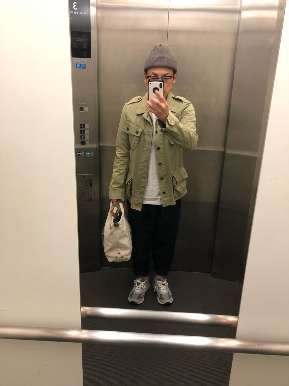「Graphpaperのアイテム（Tシャツ/カットソー、ホワイト系）」を使った、Daiさん（メンズ・168cm）の春コーディネートの1枚目の写真