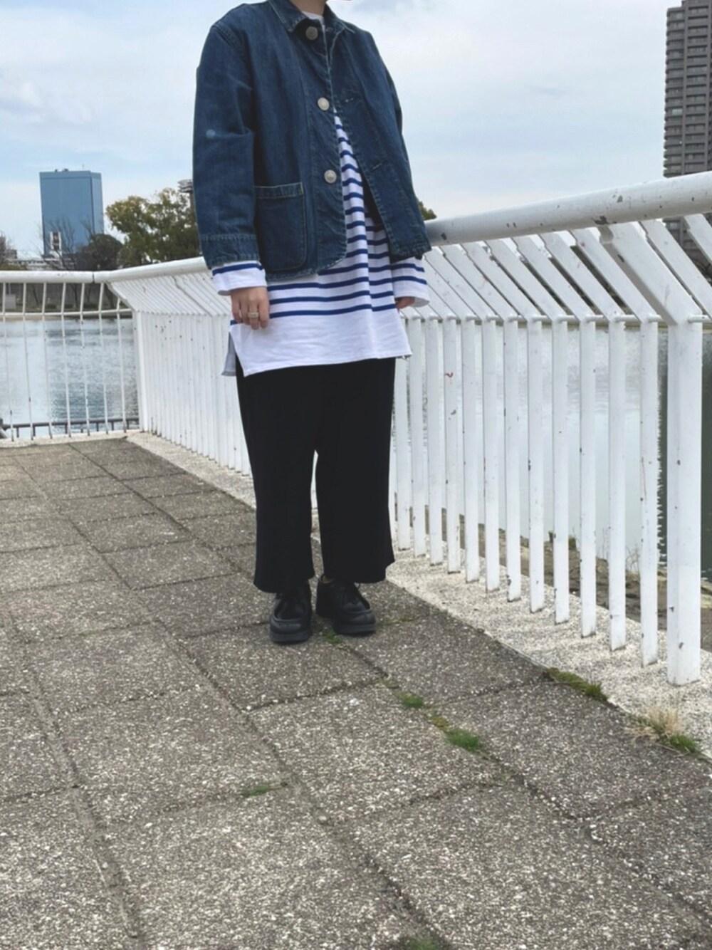 「春服、orcival、KLEMAN」｜「orSlowのアイテム（デニムジャケット、ブルー系）」を使った、yukaさん（レディース・163cm）の春コーディネートの1枚目の写真