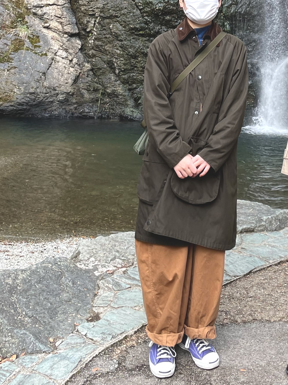 「滝」｜「BEAMS BOYのBarbour × BEAMS BOY / 別注 Balvenie Jacket（その他アウター、グリーン系）」を使った、yukaさん（レディース・164cm）の秋コーディネートの1枚目の写真