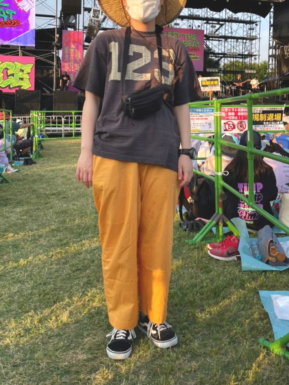 「WAREHOUSE、夏フェスコーデ、夏フェス」｜「WAREHOUSEのアイテム（Tシャツ/カットソー、グレー系）」を使った、yukaさん（レディース・163cm）の夏コーディネートの1枚目の写真