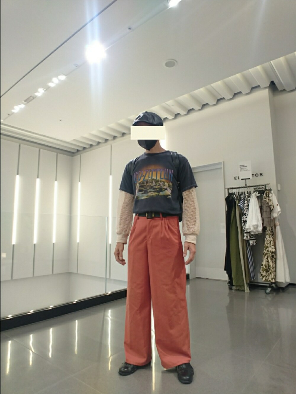 「ハンチング帽、メッシュトップス、バンドT、スラックス、グルカサンダル、WEGO、clear、レッドツェッペリン、コーエン(coen)、BEAMS、カラーコーデ」｜「WEGOのWEGO/フェイクレザーハンチング（ハンチング/ベレー帽、ブラック系）」を使った、たっくんさん（メンズ・175cm）の夏コーディネートの1枚目の写真
