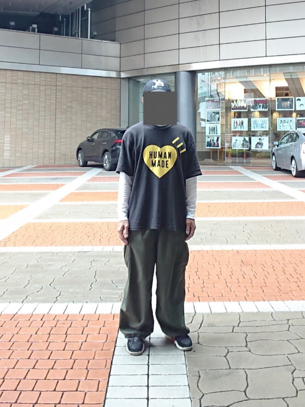 「キャップ、Tシャツ、ロングＴ、カーゴパンツ、スニーカー、ストリート、レイヤード、Y-3、HUMAN MADE、GU、フリークスストア(FREAK'S STORE)、アレキサンダーワン×アディダス」｜「Y-3のアイテム（キャップ、ブラック系）」を使った、たっくんさん（メンズ・176cm）の夏コーディネートの1枚目の写真