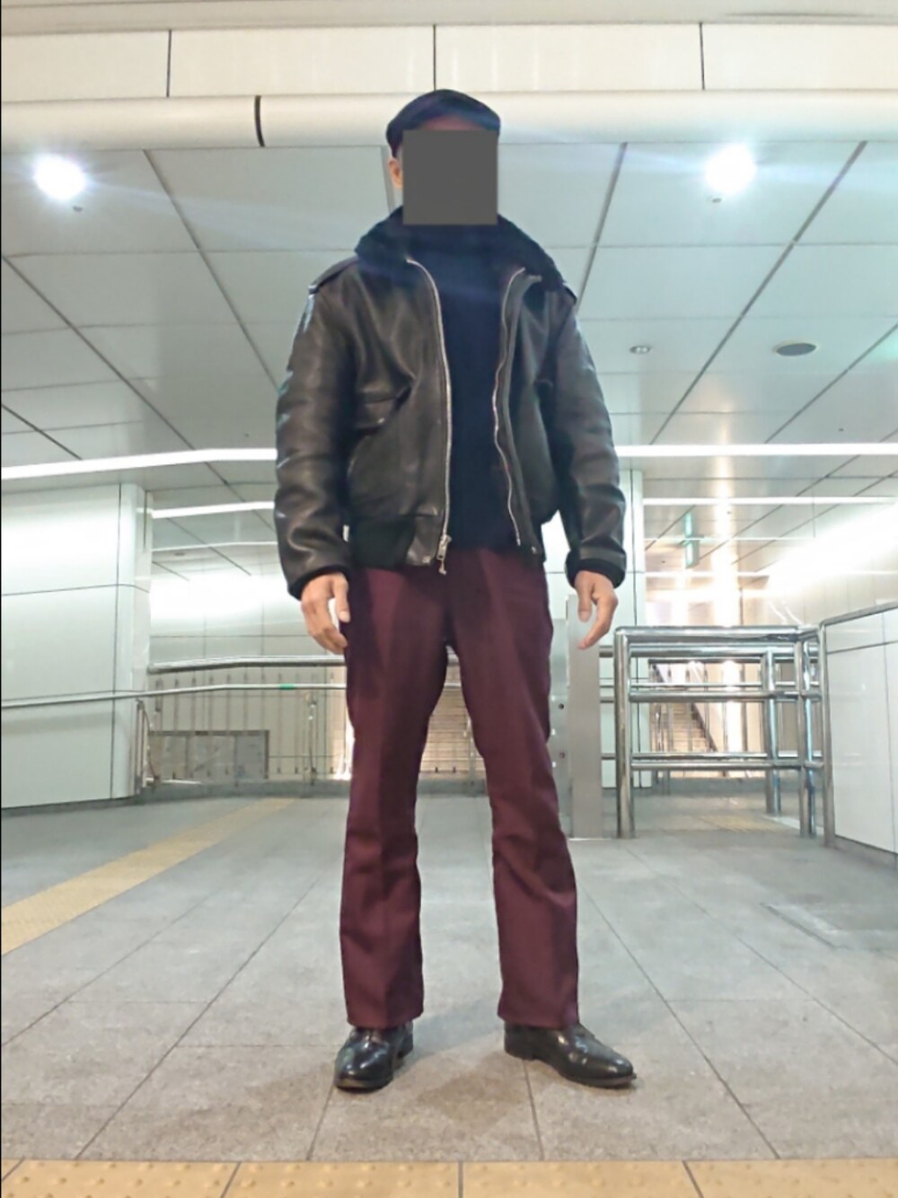 「ハンチング帽、レザージャケット、タートルネック、ランチャーパンツ、ドレスシューズ、KANGOL、SCHOTT、GU、Wrangler、BOSTONIAN」｜「KANGOLのKANGOL（カンゴール）WOOL 504/ウールハンチング/ベレー帽 メンズ レディース（ハンチング/ベレー帽、ブラック系）」を使った、たっくんさん（メンズ・176cm）の春コーディネートの1枚目の写真