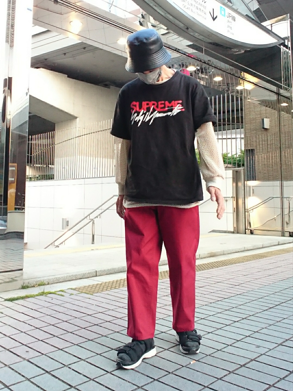 「バケットハット、Tシャツ、メッシュトップス、カラーパンツ、スポサン、レイヤード、WEGO、シュプリーム×ヨウジヤマモト、ジャーナルスタンダード、ルイス(Lui's)、clear」｜「WEGOのアイテム（ハット、ブラック系）」を使った、たっくんさん（メンズ・176cm）の夏コーディネートの1枚目の写真