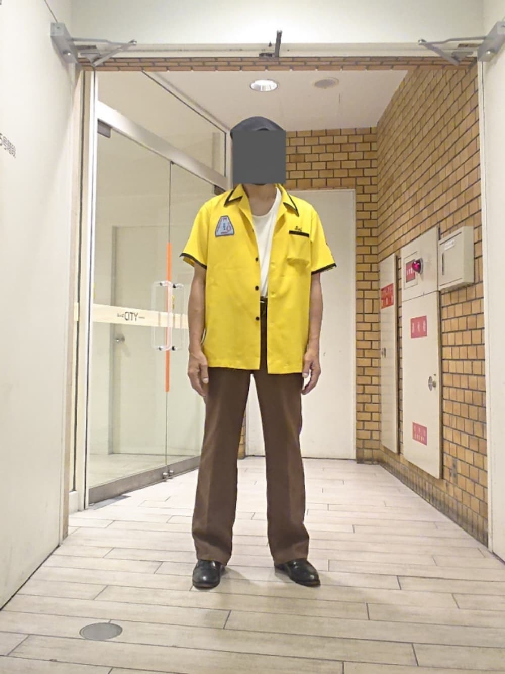 「ハンチング、ボーリングシャツ、タンクトップ、スタプレ、ドレスシューズ、KANGOL、US古着、H&M、リーバイス、BOSTONIAN」｜「KANGOLのKANGOL（カンゴール）WOOL 504/ウールハンチング/ベレー帽 メンズ レディース（ハンチング/ベレー帽、ブラック系）」を使った、たっくんさん（メンズ・176cm）の夏コーディネートの1枚目の写真