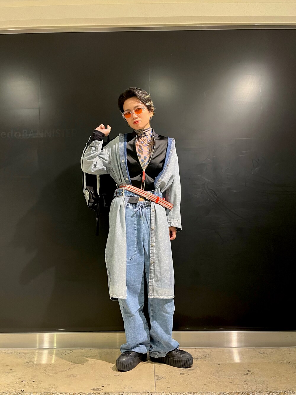 DIESELのデニムパンツを使った「シースルートップス」の人気