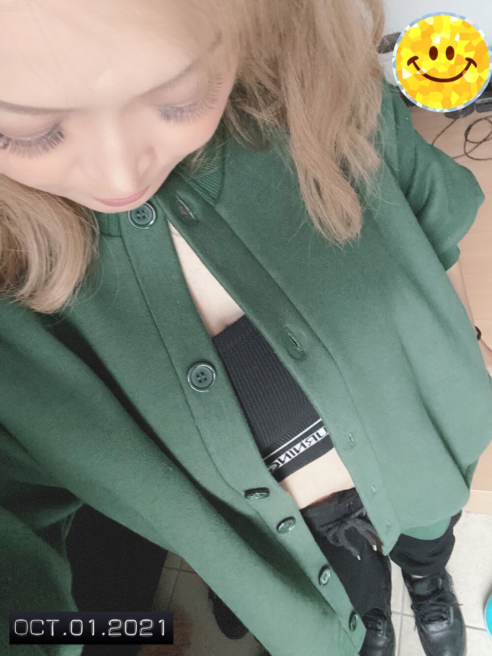 「秋服、今日のコーデ、パンツコーデ、ラクチンコーデ、いいね、save、フォローお願いします🤑、パンツ、スニーカー、MERMO、NIKE」｜「MERMOのアイテム（カーディガン/ボレロ、グリーン系）」を使った、❤️mari❤️さん（レディース・160cm）の秋コーディネートの1枚目の写真