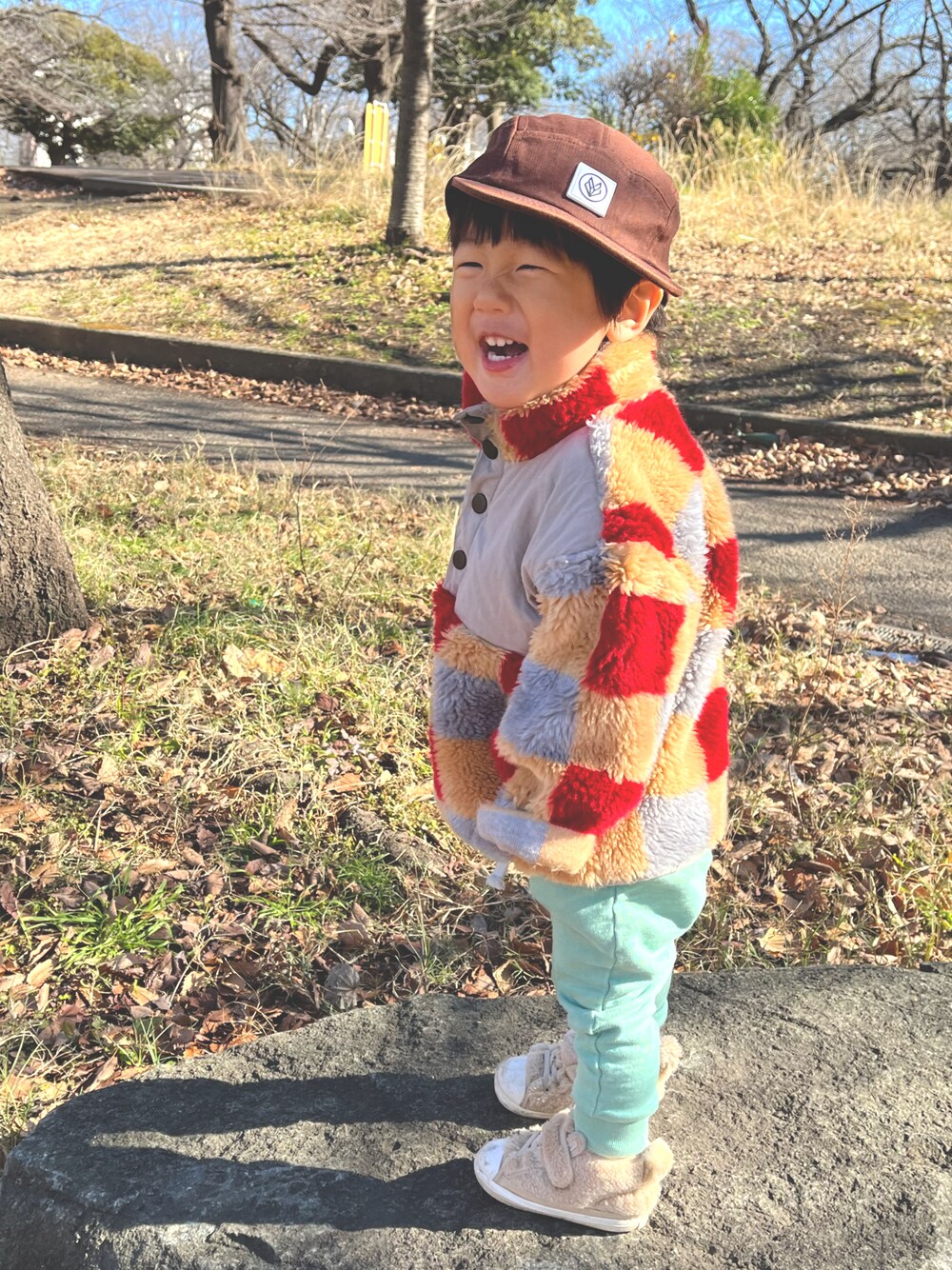 「公園、むすこーで、エコファー、キッズ、冬コーデ、キッズファッション」｜「H&Mのアイテム（スウェットパンツ、グリーン系）」を使った、chami0410さん（キッズ・90cm）の冬コーディネートの1枚目の写真