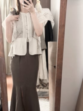 「LILY BROWN（リリーブラウン）のスイッチングペプラムレースブラウス（シャツ/ブラウス、ベージュ系）」を使った、levemrさん（レディース・157cm）の夏コーディネート