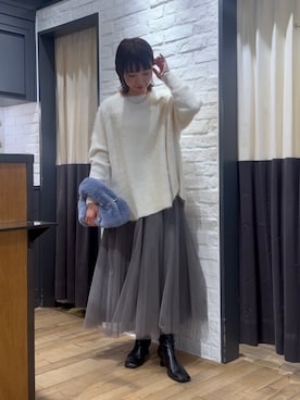 「白ニット」｜「アイテム（スカート、グレー系）」を使った、ナオさん（レディース・158cm）の秋コーディネート