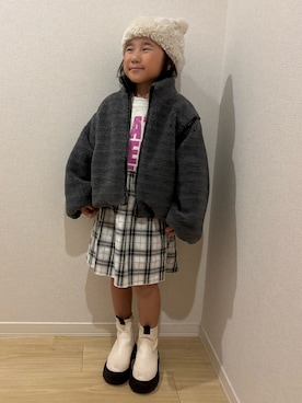 「アイテム（ニットキャップ/ビーニー、ホワイト系）」を使った、Sasakiさん（キッズ・120cm）の冬コーディネート