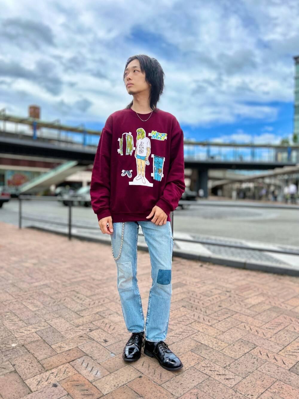 「秋コーデ、秋のコーデ、秋服準備はじめました、オトナカジュアル、休日スタイル、ゆるコーデ、ストリート、ビッグシルエット、スウェット、ロゴスウェット、デニム、デニムパンツ、革靴、ボルドー」｜「BOW WOWのBOWWOW　NEVER MIND DRESS UP SWEAT（スウェット、レッド系）」を使った、UR_SkmK.さん（メンズ・167cm）の秋コーディネートの1枚目の写真