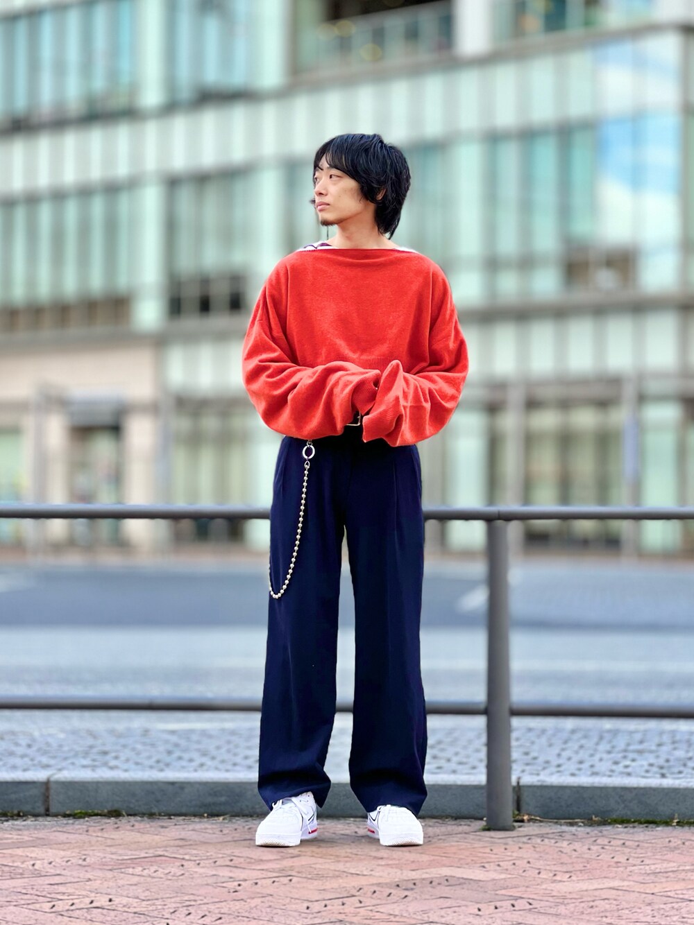 「秋冬コーデ、冬コーデ、ゆるコーデ、ストリート、レイヤードスタイル、タックイン、ビッグシルエット、オーバーサイズ、ニット、カラーニット、ロンT、ボーダー、ワイドパンツ、スニーカーコーデ、NIKE」｜「URUのアイテム（マフラー、オレンジ系）」を使った、UR_SkmK.さん（メンズ・167cm）の秋コーディネートの1枚目の写真