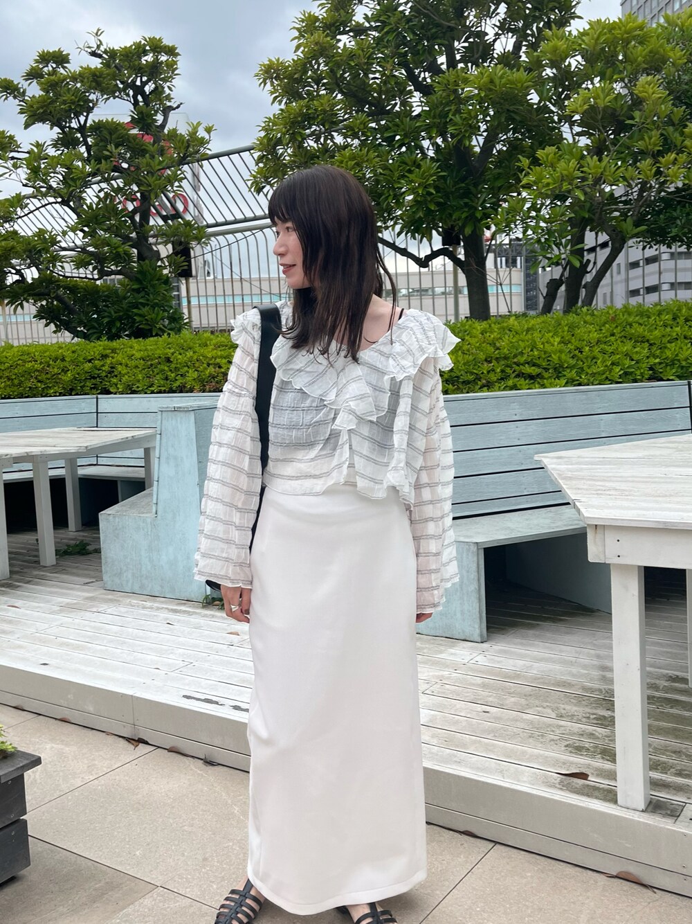 「オトナカジュアル、カジュアルコーデ、大人女子、mystic_mystyle、mystic、mystic横浜」｜「mysticのハイウエストZIPスカート（スカート、ホワイト系）」を使った、senahideshimaさん（レディース・162cm）の夏コーディネートの1枚目の写真