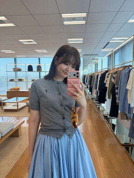 「ami（アミ）のアイテム（カーディガン/ボレロ、グレー系）」を使った、江野沢愛美 さん（レディース・173cm）の春コーディネート