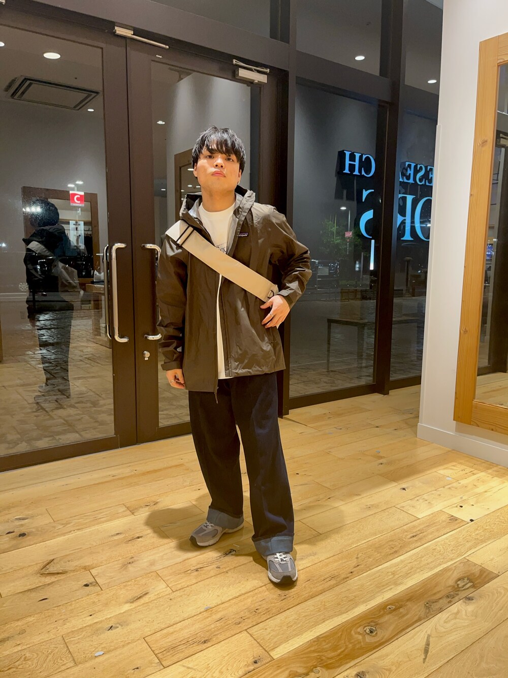 patagonia ベージュ フード付き マウンテンパーカー patagoniaのマウンテンパーカー（ベージュ系）を使った人気