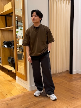 「URBAN RESEARCH DOORS（アーバンリサーチドアーズ）の『UR TECH』サマシェア スキッパーニット（ニット/セーター、ブラウン系）」を使った、katsukiさん（メンズ・168cm）の春コーディネート