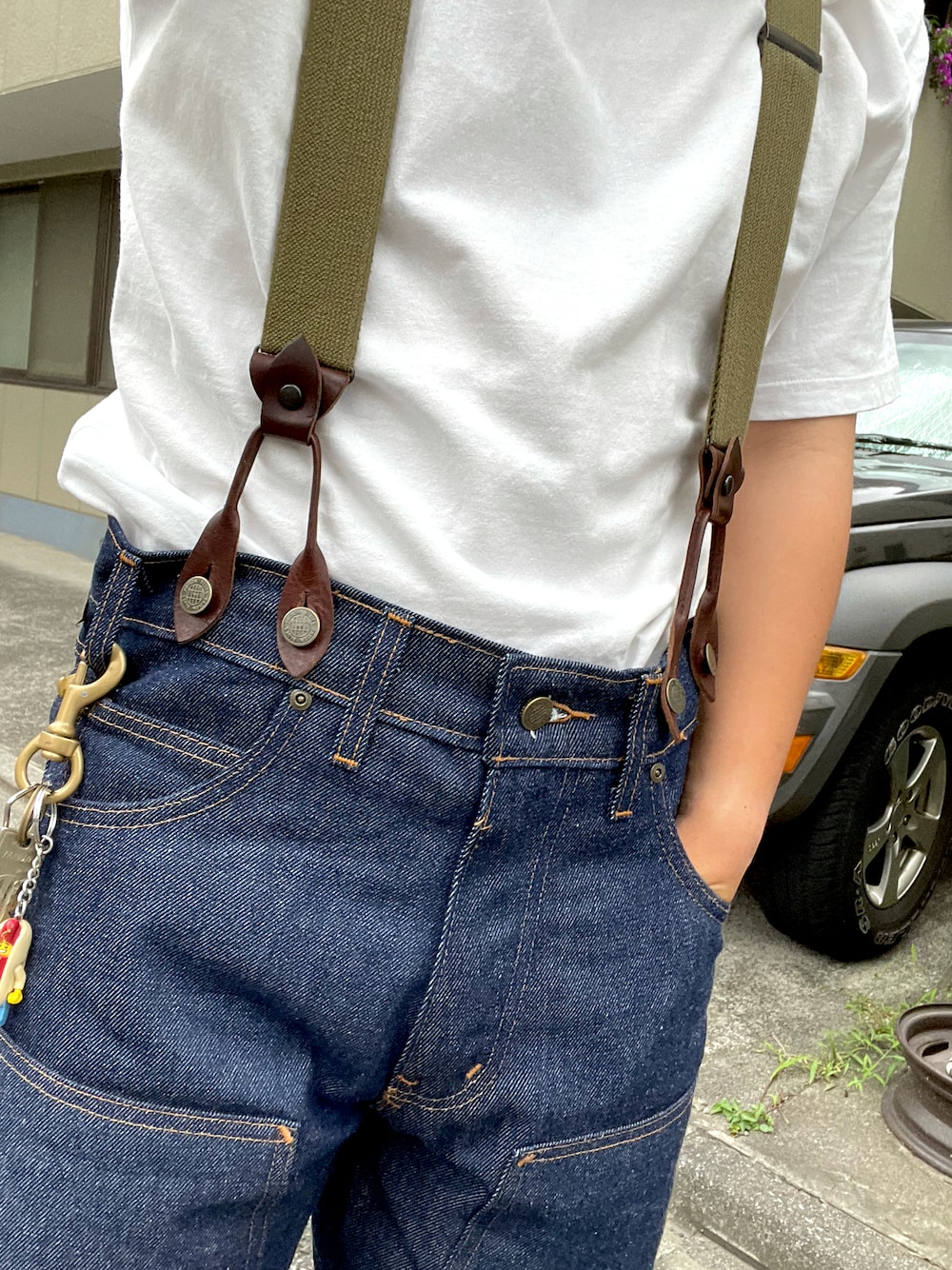 「デニム、ワークパンツ、UNIQLO、ビックシルエット、サスペンダー、おしゃれさんと繋がりたい、秋服準備はじめました、ゆるコーデ、ラフコーデ、アメカジ、ダブルニー、サンダル、シンプルコーデ、いいね、save、フォローお願いします🤑、デニムっていいよね」｜「プリズンブルースのアイテム（デニムパンツ、ブルー系）」を使った、おすーやん【相互】さん（メンズ・172cm）の夏コーディネートの1枚目の写真