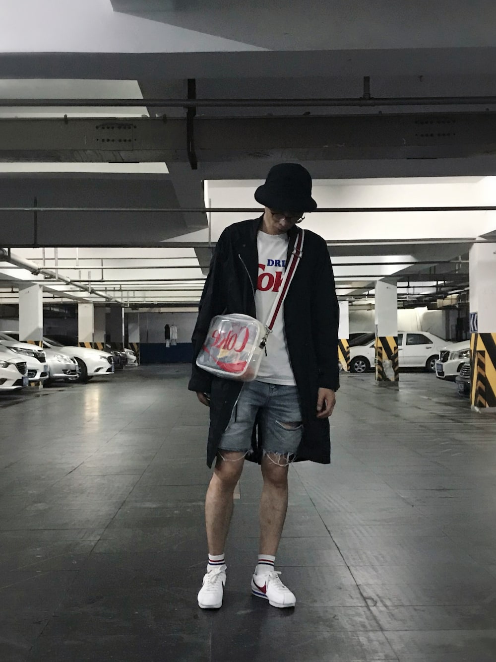 「夏コーデ、シンプルスタイル、カジュアル、夏、オトナカジュアル、今日穿搭、男生穿搭、Coca-Cola、nike cortez、休闲」｜「NIKEのアイテム（スニーカー、ホワイト系）」を使った、Davidさん（メンズ・178cm）の夏コーディネートの1枚目の写真